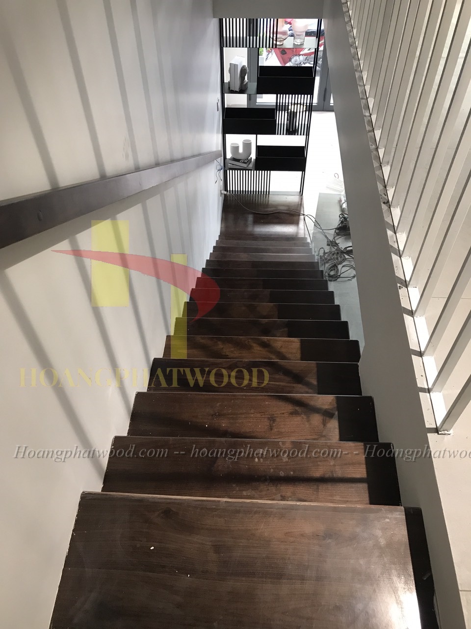 Mẫu cầu thang hộp , cầu thang bay từ gỗ Teak , gỗ giá tỵ Hoàng Phát